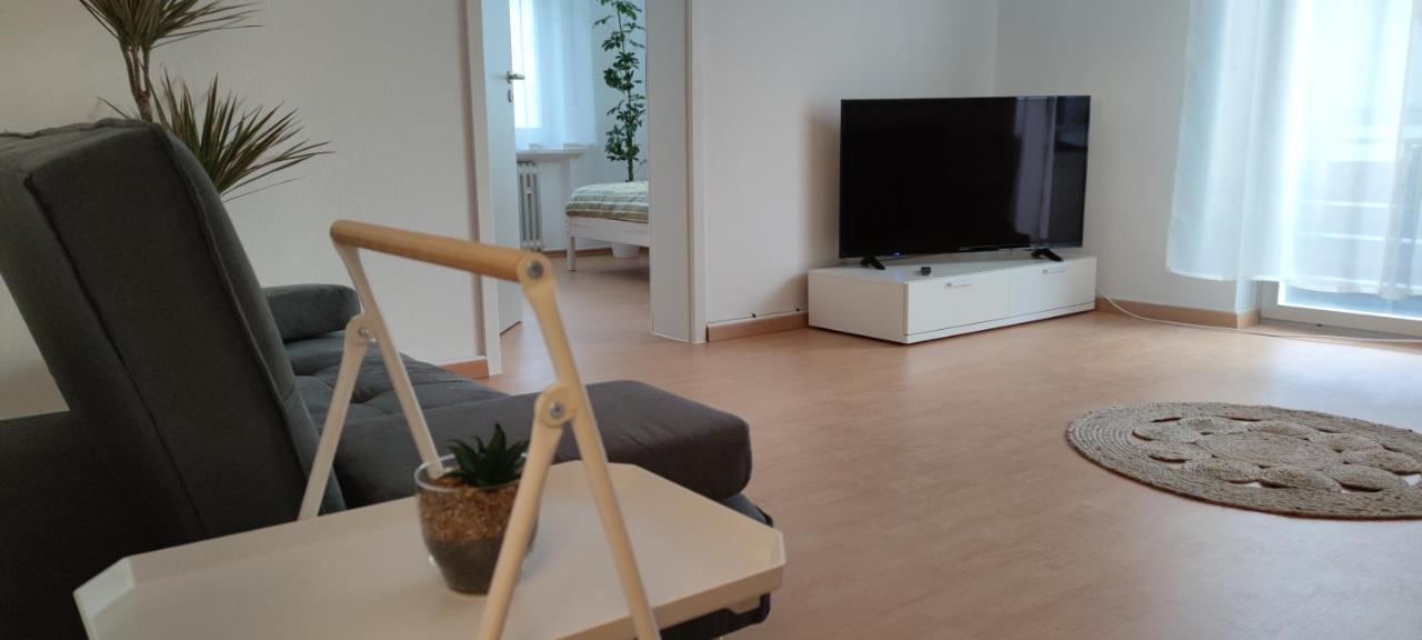 Schoene Und Optimal Gelegene Wohnung Og Weisskirchen Esterno foto
