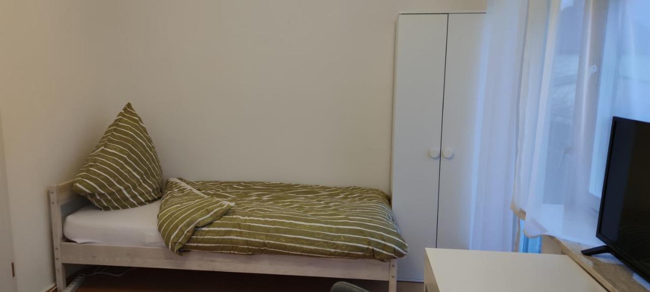 Schoene Und Optimal Gelegene Wohnung Og Weisskirchen Esterno foto